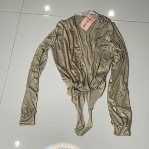 Woman’s Gold Misguided Cropped Blouse